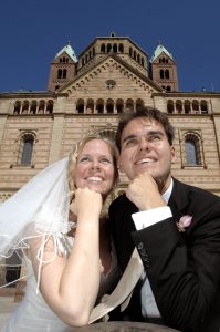 Hochzeitspaar vor Speyerer Dom