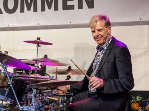 Bandleader Torsten Zwingenberger am Schlagzeug