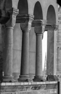 Säulen an der frisch restaurierten Vierungskuppel des Speyerer Doms