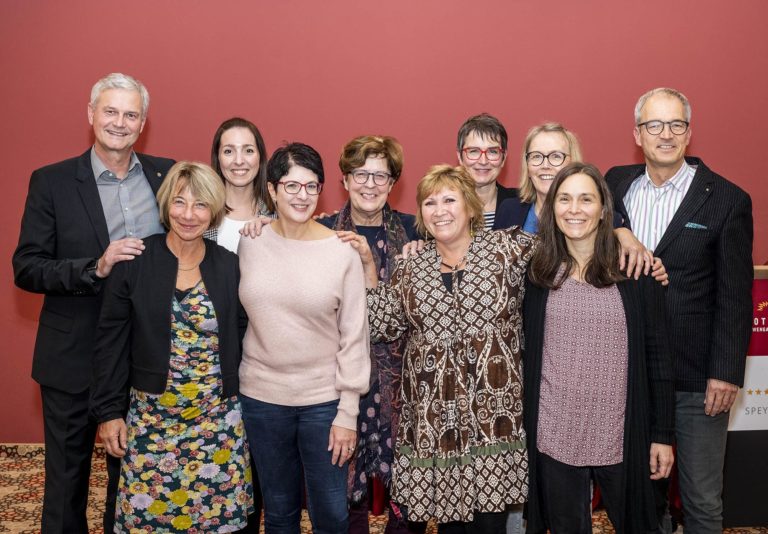 Gruppenfoto bei Spendenübergabe