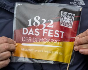 Fahne der Veranstaltung "1832 Das Fest der Demokratie" in Neustadt/Weinstraße