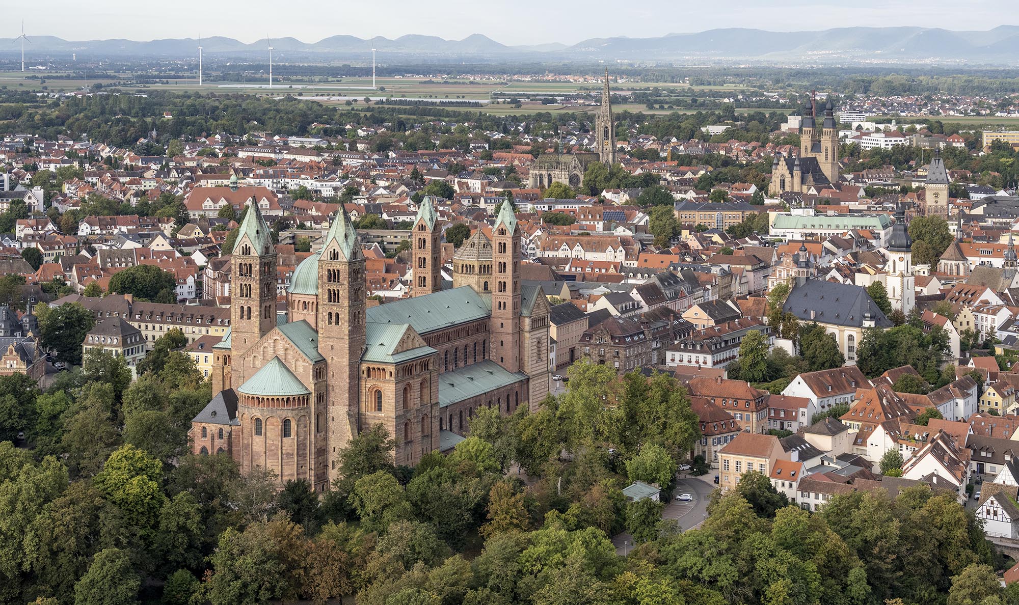 Luftbild von Speyer, Blick von Nordosten mit Dom im Vordergrund bis zum Pfälzer Wald