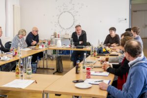 Die Jury bei der Arbeit, darunter auch OB Stefanie Seiler