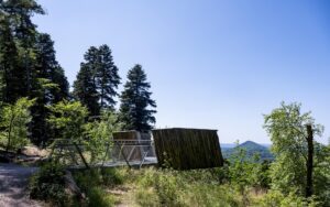 Die Aussichtsplattform von der Seite gesehen