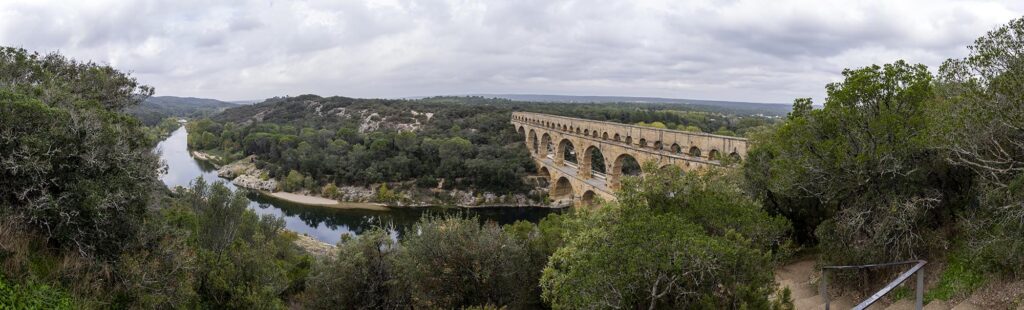 Panoramafoto vom Aquädukt Pont du Gard