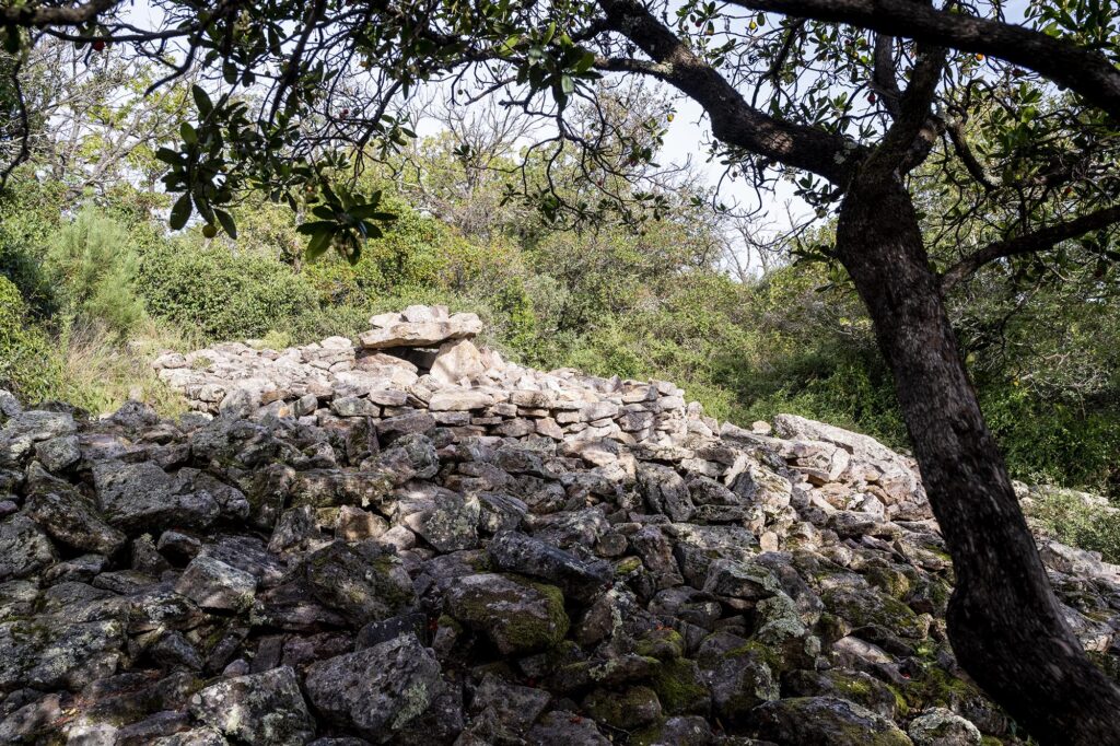 Formation kleinerer Steine in den Dolmen de la Grande Palliéres