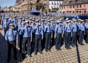 500 Polizeianwärter beim Eid auf dem Domplatz