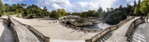 Panoramafoto der Jardin de La Fontaine in Nîmes