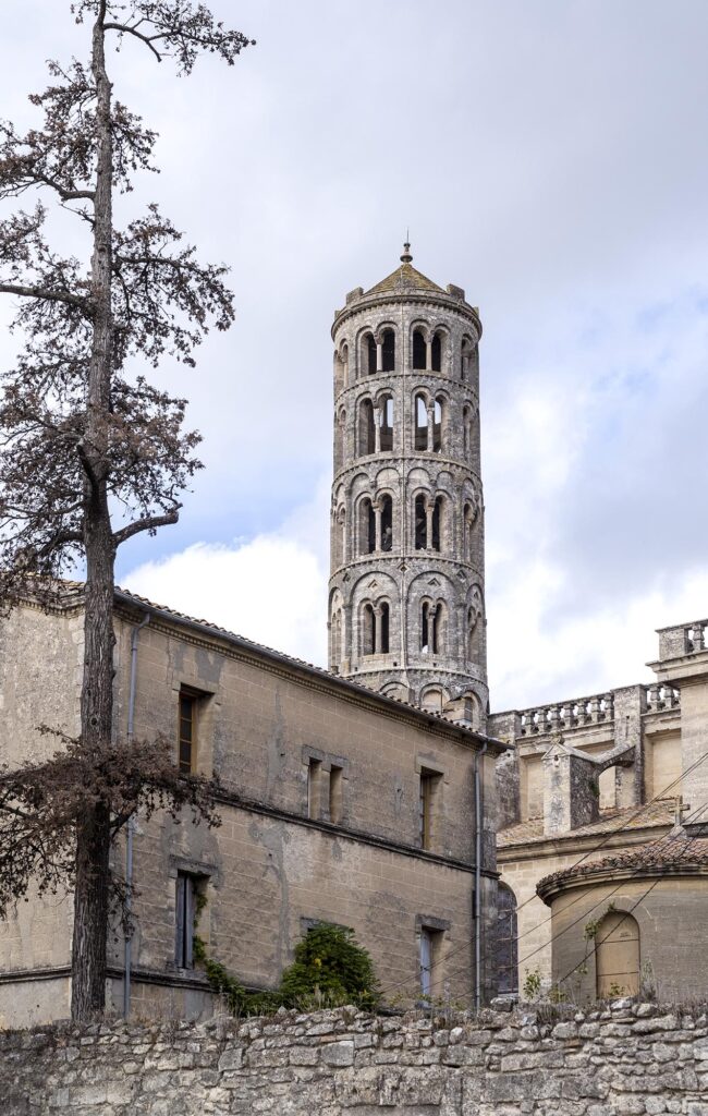 Der im 17.Jahrhundert im lombardischen Stil rekonstruierte Kirchturm Cathédrale Saint-Théodorit d'Uzès