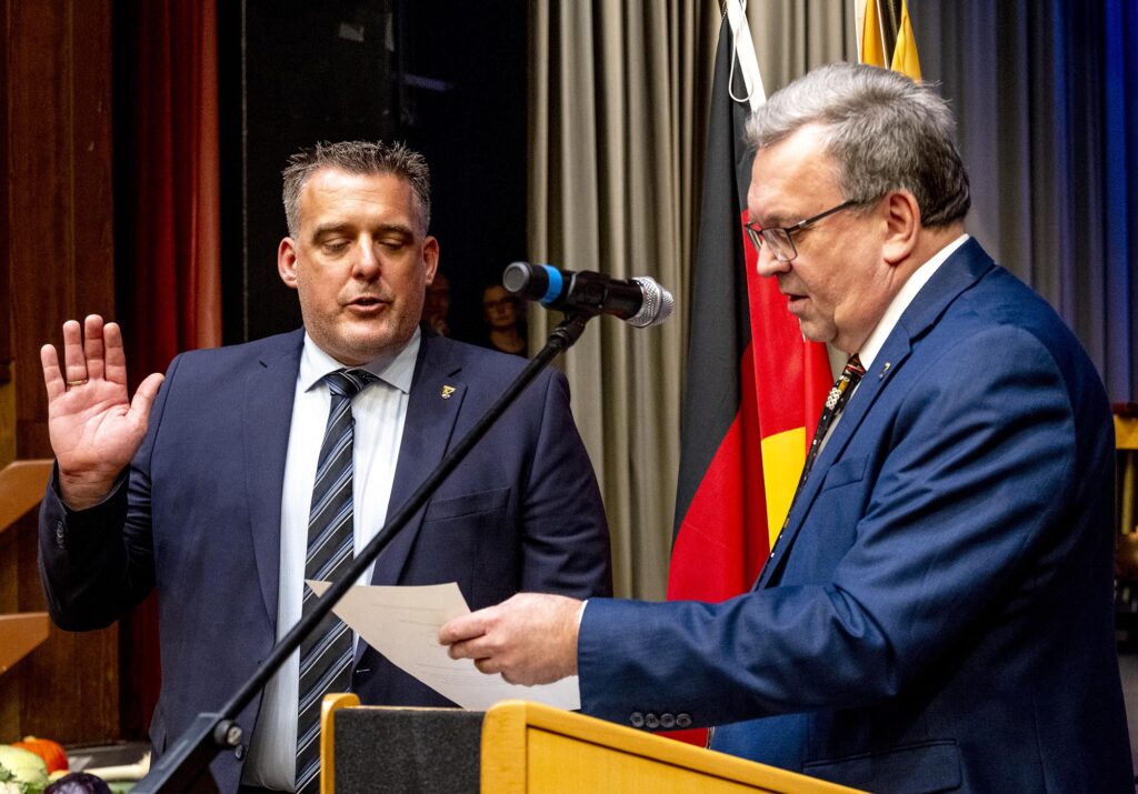 Körner vereidigt Knörr