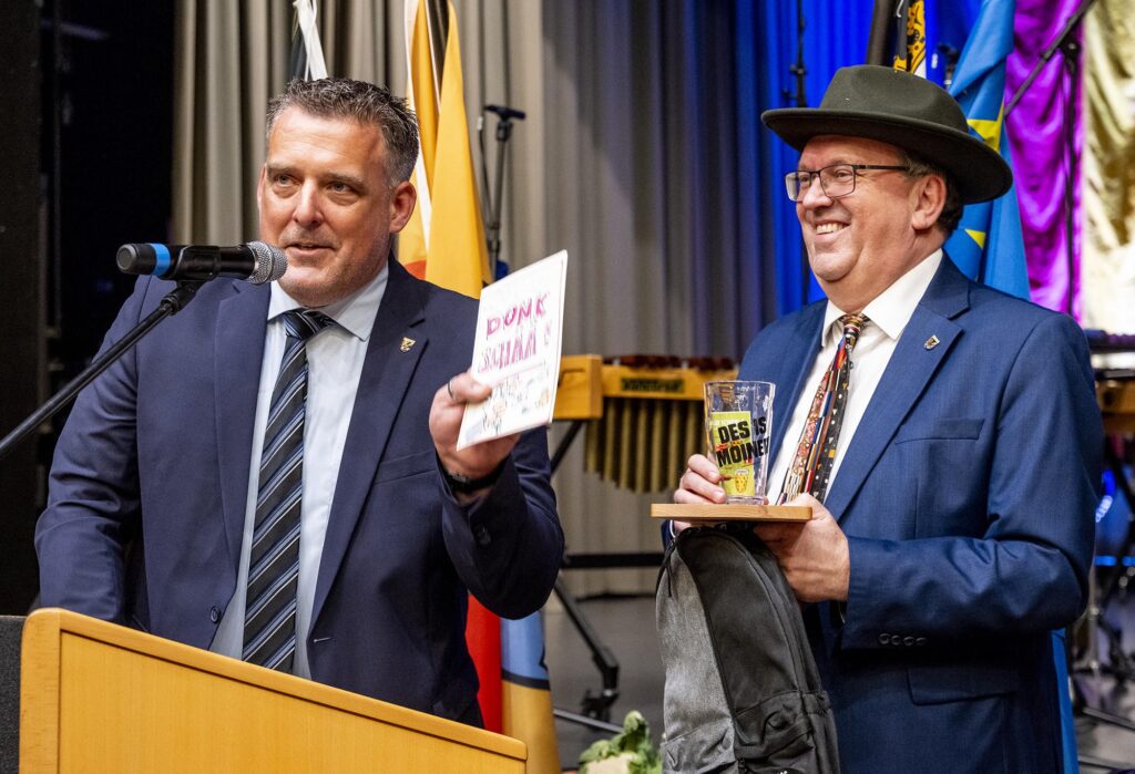 Knörr und Körner mit Geschenken